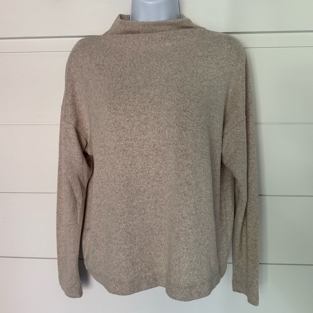 Uniqlo Women's Light Beige Turtleneck Sweater, Women’s S